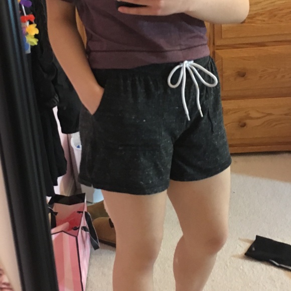 Black shorts with pockets - Picture 6 of 6